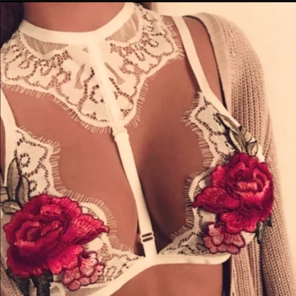 🏷️NWOT FLORAL LACE BRA🌺
